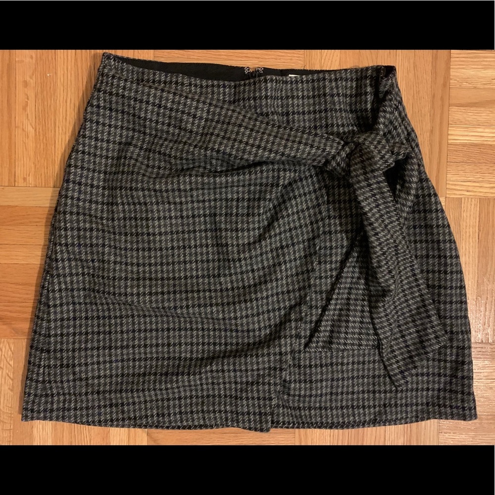 SOLD - Wilfred wrap skirt size 8 (aritzia)